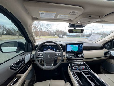 Used 2024 Lincoln Navigator L Reserve image 34