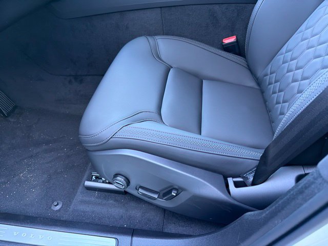 New 2027 Volvo XC60 B5 Plus AWD/4WD image 13