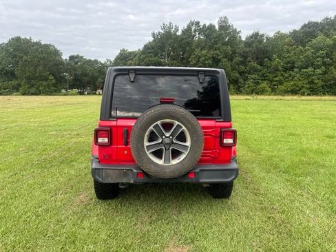 Used 2019 Jeep Wrangler Unlimited Sahara AWD/4WD image 12
