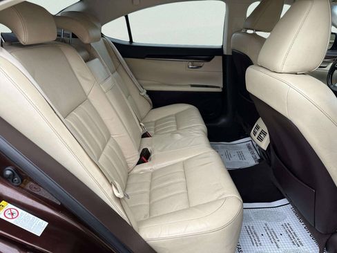 Used 2016 Lexus ES 300h w/ Luxury Package w/Wood Trim FWD image 14