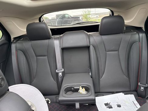 Used 2022 Buick Envision Essence w/ Technology Package I FWD image 6