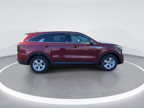 Used 2025 Kia Sorento LX FWD image 9