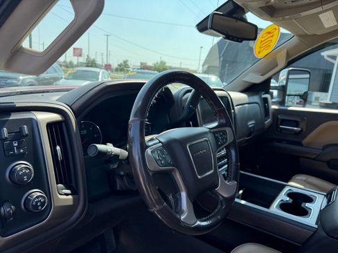 Used 2018 GMC Sierra 2500 Denali image 15