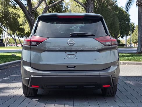 Used 2024 Nissan Rogue SV image 6