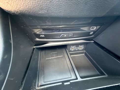 Used 2021 Chrysler Pacifica Limited w/ Uconnect Theater Family Group AWD/4WD image 17