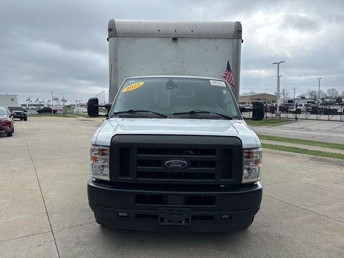 Certified 2025 Ford E-450 and Econoline 450 Super Duty w/ Driver's Safety Package image 5