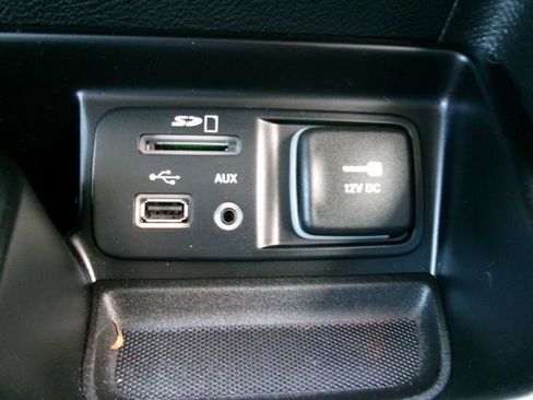 Used 2016 Jeep Cherokee Latitude w/ Cold Weather Group AWD/4WD image 13