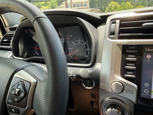Used 2020 Toyota 4Runner SR5 Premium w/ Moonroof Package AWD/4WD image 41