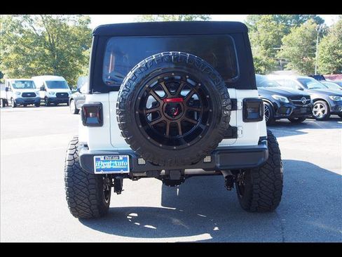 Used 2018 Jeep Wrangler Unlimited Sahara image 7