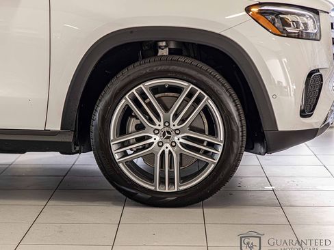 Used 2024 Mercedes-Benz GLS 450 4MATIC image 11