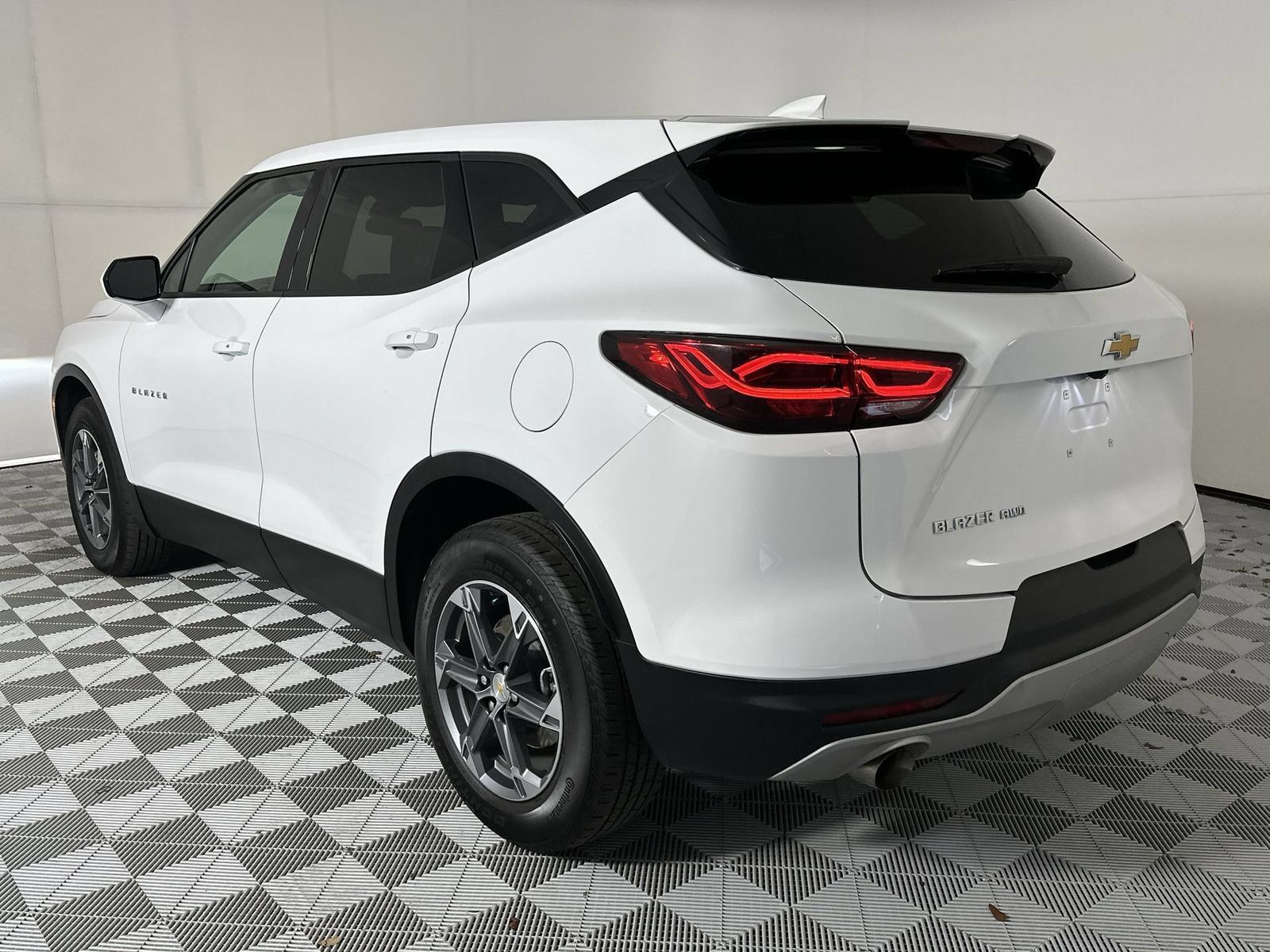 Used 2025 Chevrolet Blazer LT AWD/4WD image 6