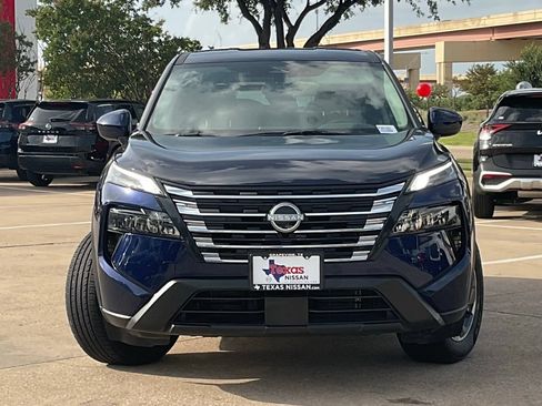 Used 2025 Nissan Rogue SV FWD image 2