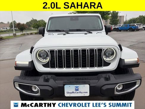 Used 2025 Jeep Wrangler Unlimited Sahara AWD/4WD image 2
