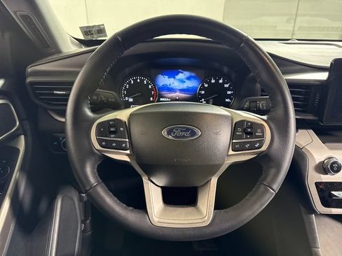 Used 2023 Ford Explorer XLT AWD/4WD image 22