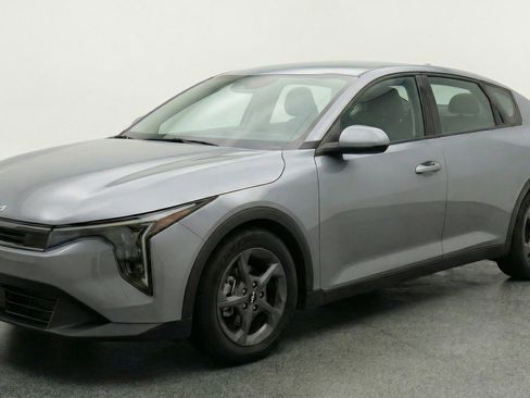Used 2025 Kia K4 LXS image 3