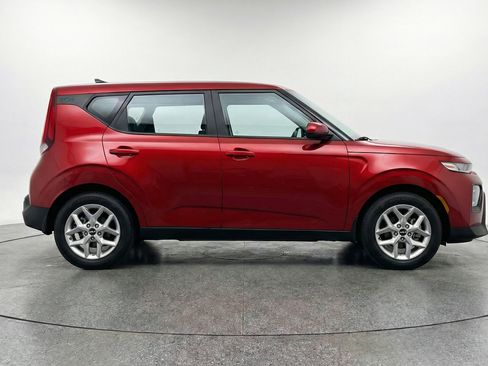 Used 2025 Kia Soul LX w/ LX Technology Package image 11