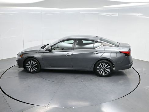 Used 2024 Nissan Altima 2.5 SV FWD image 47