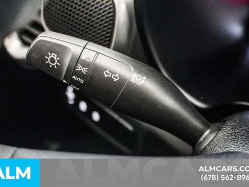 Used 2025 Kia Soul LX w/ LX Technology Package FWD image 16
