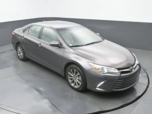 Used 2017 Toyota Camry XLE FWD image 13