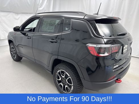 New 2026 Jeep Compass Trailhawk w/ Sun, Sound & Navigation Group AWD/4WD image 5