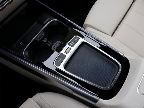 New 2025 Mercedes-Benz GLB 250 4MATIC image 26