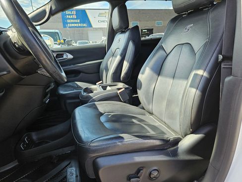 Used 2019 Chrysler Pacifica Touring-L w/ Advanced Safetytec Group FWD image 15