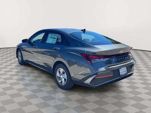 Used 2026 Hyundai Elantra SE FWD image 8