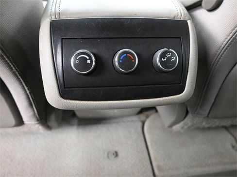 Used 2012 GMC Acadia SLE image 32