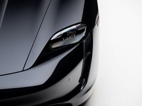 Used 2022 Porsche Taycan 4S image 11