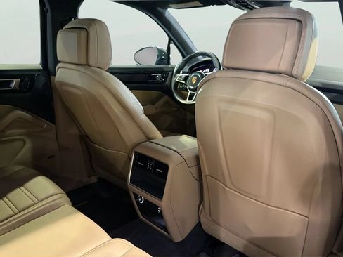 Used 2023 Porsche Cayenne AWD/4WD image 54