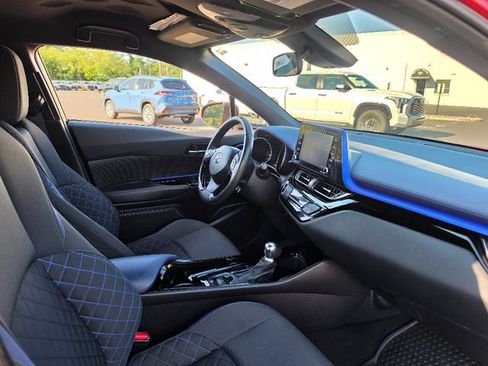 Used 2021 Toyota C-HR XLE FWD image 11
