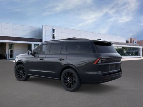 New 2025 Lincoln Navigator Reserve w/ Jet Appearance Package AWD/4WD image 4