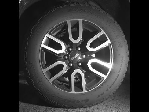 Used 2024 GMC Yukon XL AT4 w/ Technology Package AWD/4WD image 13