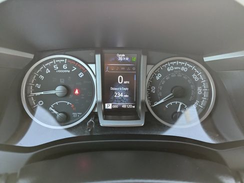 Used 2023 Toyota Tacoma Limited image 24