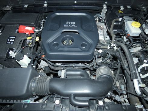 Used 2022 Jeep Wrangler Unlimited Sahara image 25