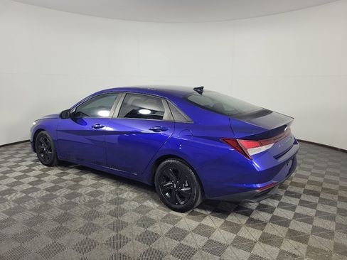 Used 2021 Hyundai Elantra SEL w/ Convenience Package FWD image 3