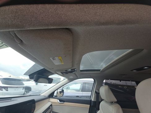 Used 2023 Hyundai Palisade Limited w/ Winter Package image 4