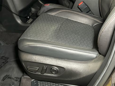 Used 2025 Toyota Sienna Platinum image 22