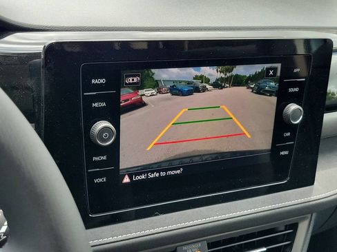 New 2026 Volkswagen Taos SE FWD image 11