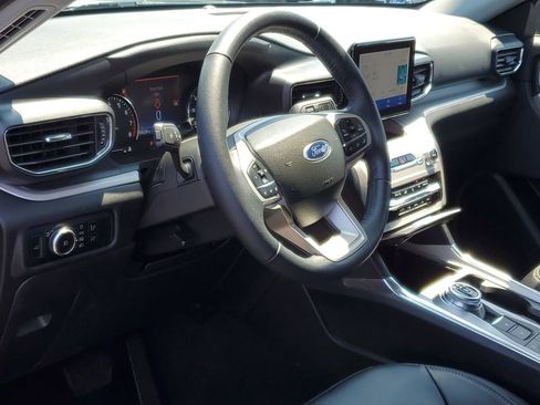 Used 2023 Ford Explorer XLT w/ Equipment Group 202A AWD/4WD image 11