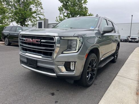 Used 2023 GMC Yukon SLT AWD/4WD image 3