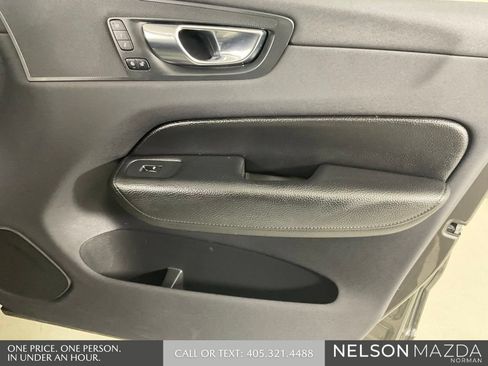 Used 2019 Volvo XC60 T5 Momentum w/ Premium Package FWD image 21
