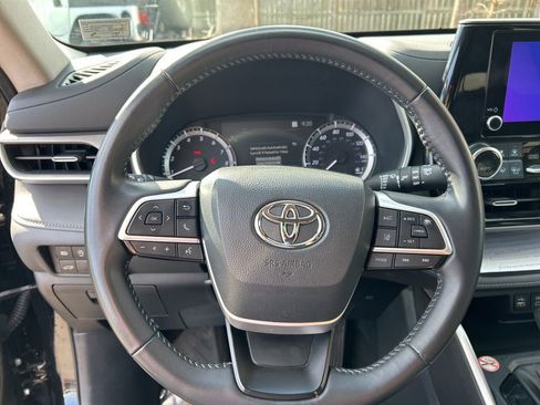 Used 2024 Toyota Highlander XLE image 14