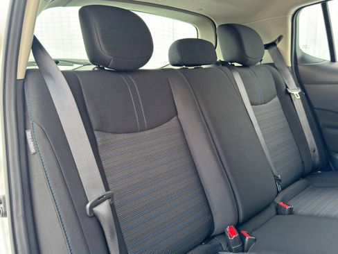 Used 2025 Nissan Leaf S image 32