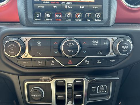 Used 2021 Jeep Wrangler Unlimited Rubicon AWD/4WD image 16