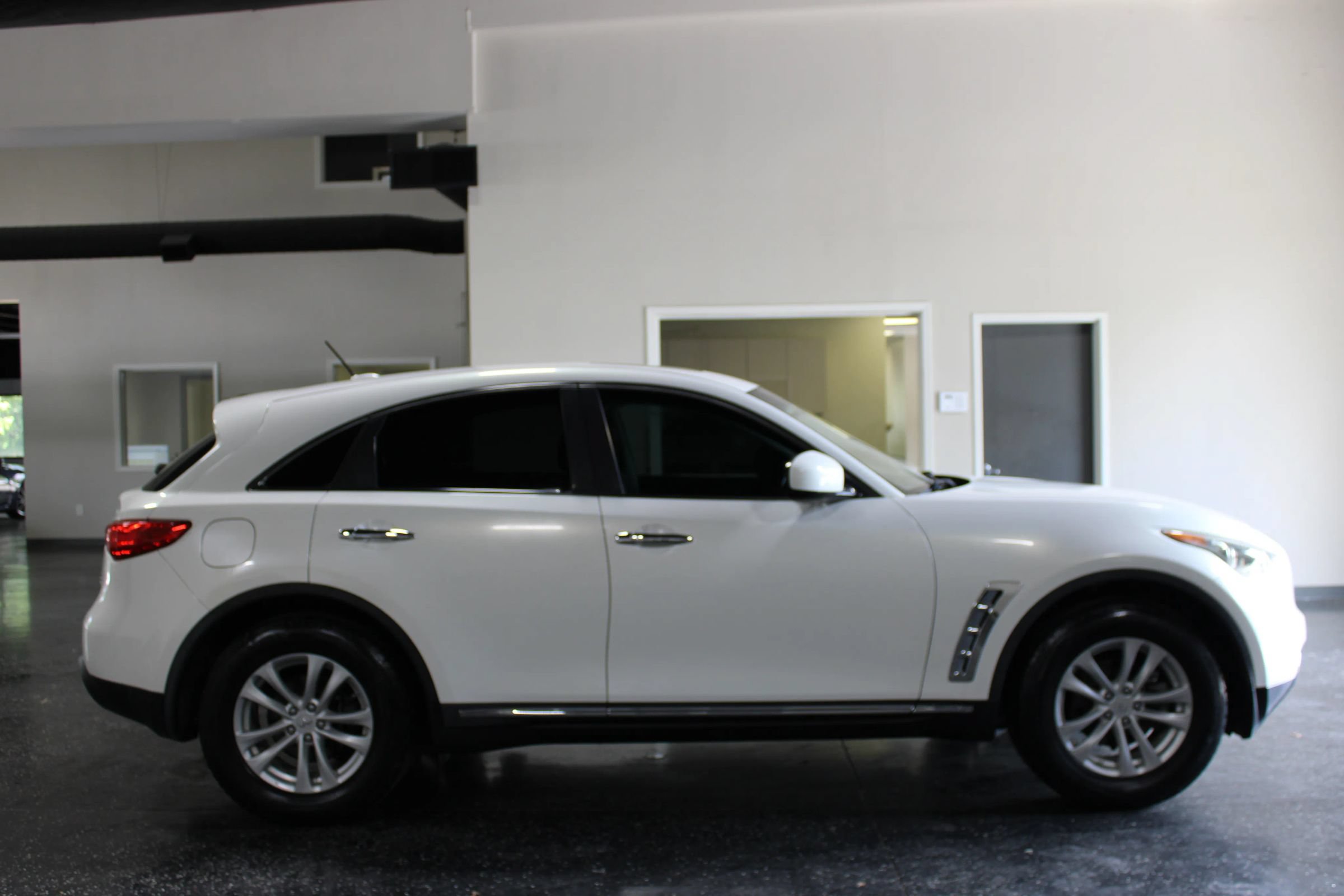 Used 2012 INFINITI FX35 2WD image 2