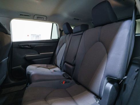 Used 2023 Toyota Highlander LE FWD image 29