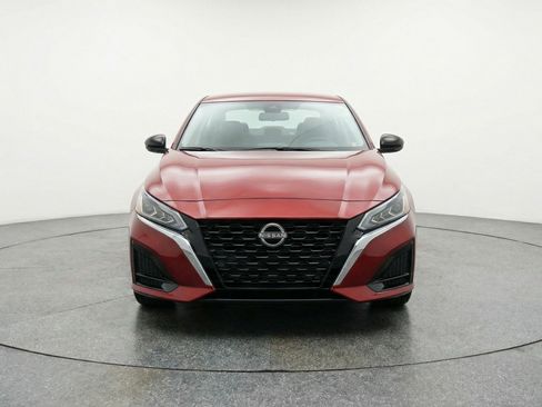 Used 2025 Nissan Altima 2.5 SV image 2