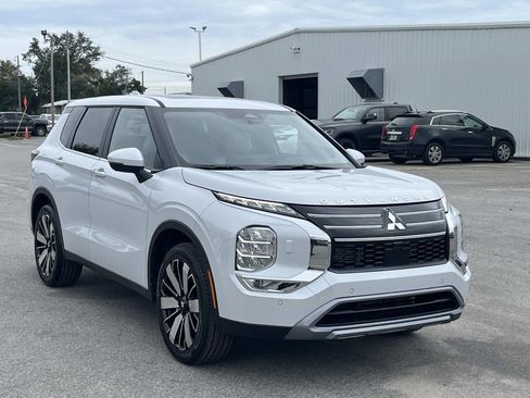 New 2026 Mitsubishi Outlander SE image 7