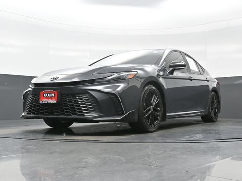 Used 2025 Toyota Camry SE w/ Convenience Package FWD image 28